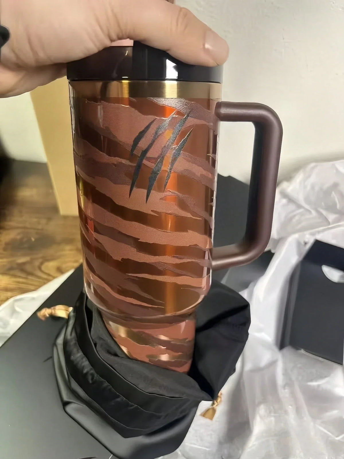 Vacuum Insulated Stainless Steel Water Bottle Tumbler For Everyday Use