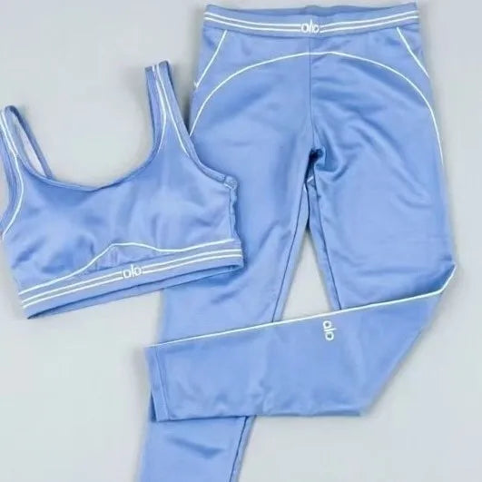 Women Stretch Yoga Workout Outfit With Breathable Polyester Fabric