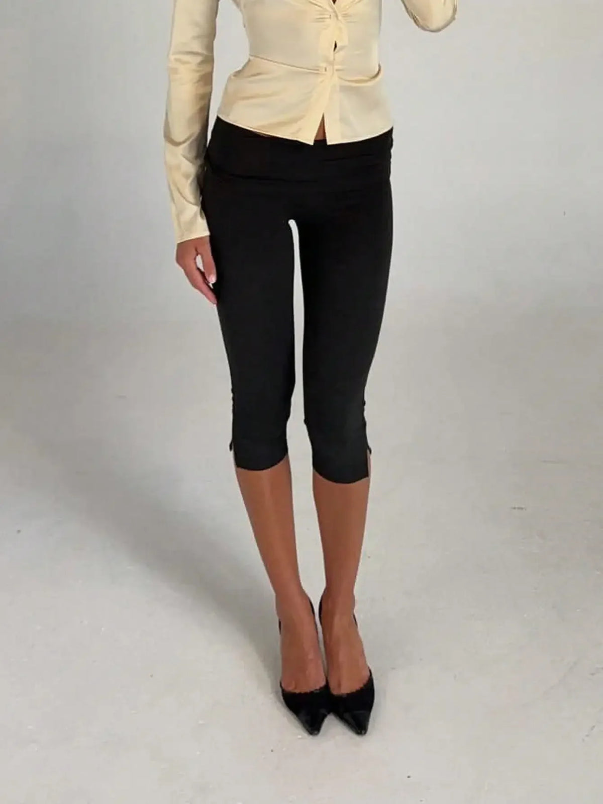 Women's Stretchy Capri Leggings With Fold Over Waistband And Pockets