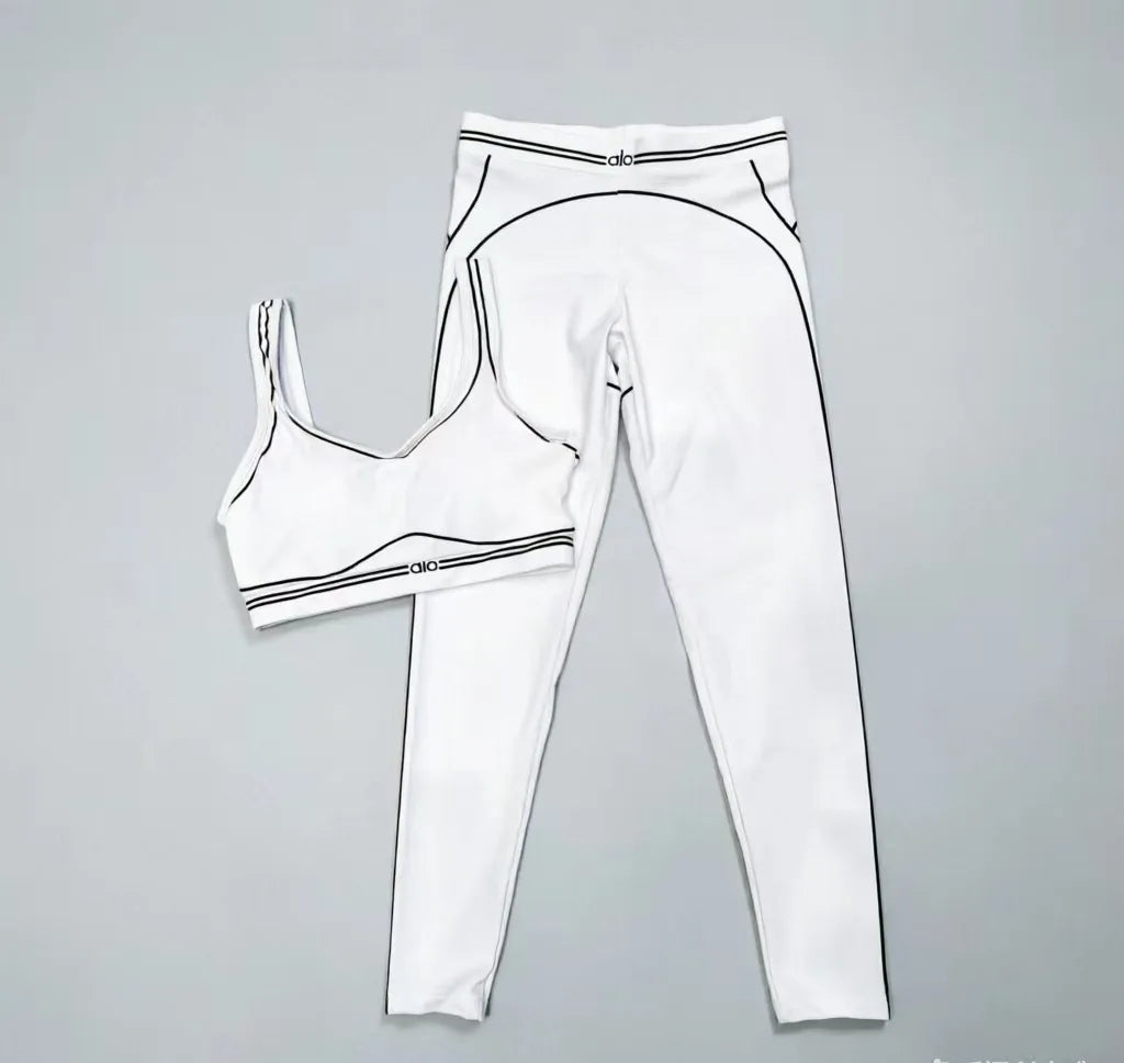 Women Stretch Yoga Workout Outfit With Breathable Polyester Fabric