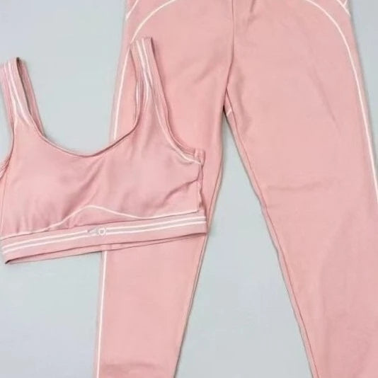 Women Stretch Yoga Workout Outfit With Breathable Polyester Fabric