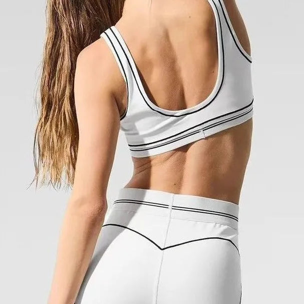 Women Stretch Yoga Workout Outfit With Breathable Polyester Fabric