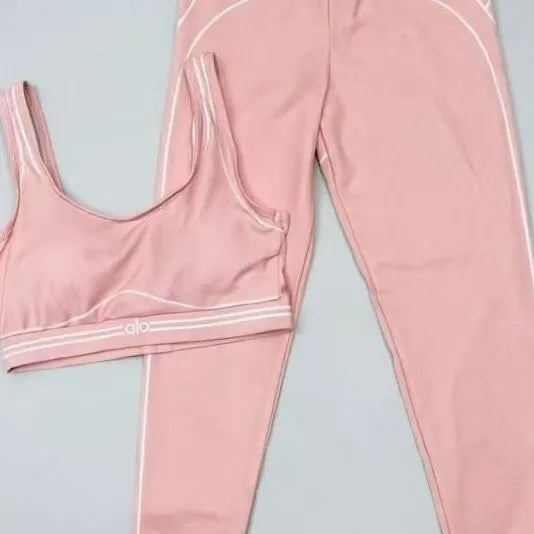 Women Stretch Yoga Workout Outfit With Breathable Polyester Fabric