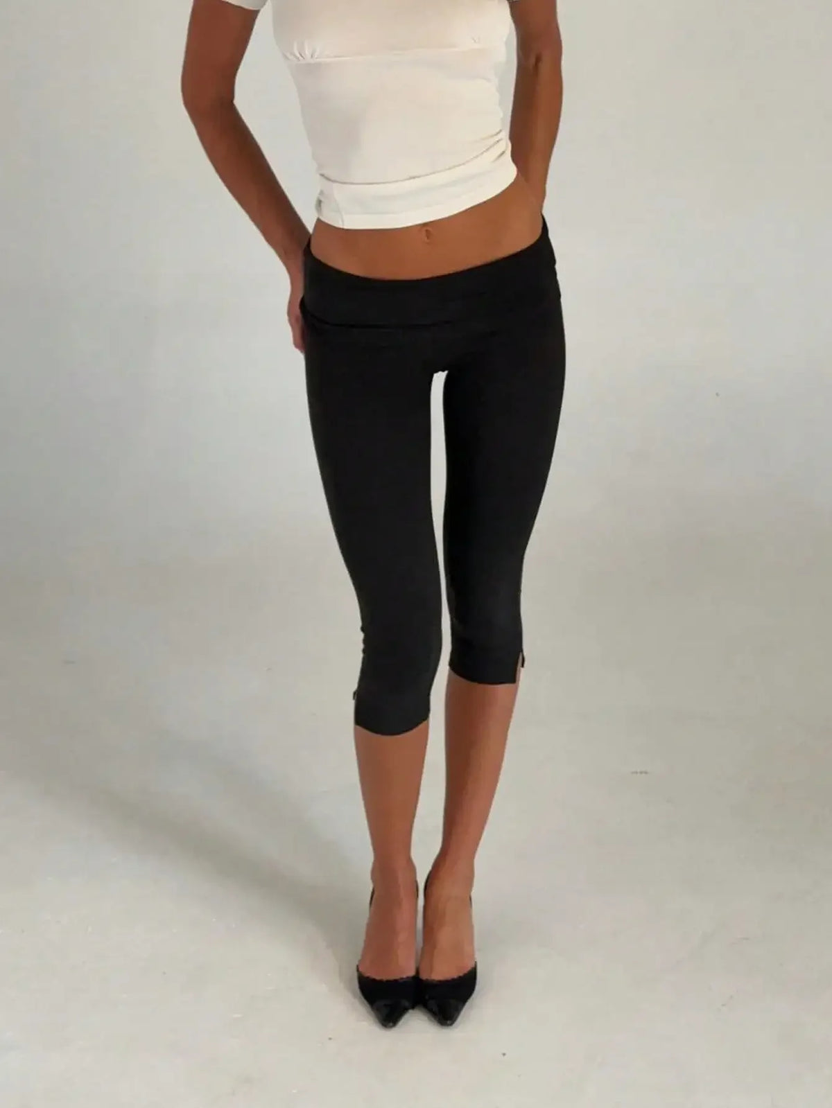 Women's Stretchy Capri Leggings With Fold Over Waistband And Pockets