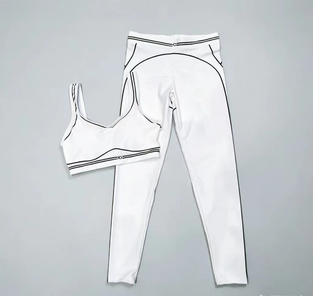 Women Stretch Yoga Workout Outfit With Breathable Polyester Fabric
