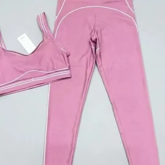 Women Stretch Yoga Workout Outfit With Breathable Polyester Fabric